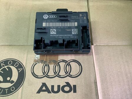 Audi A8 VW Touareg 7P portierregelapparaat links voor 4H0959793E