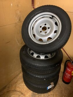 VW&nbsp;Transporter T5 T6 velg banden Zomerset 215/65/16&nbsp;7E0601027C