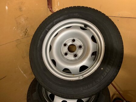 VW&nbsp;Transporter T5 T6 velg banden Zomerset 215/65/16&nbsp;7E0601027C