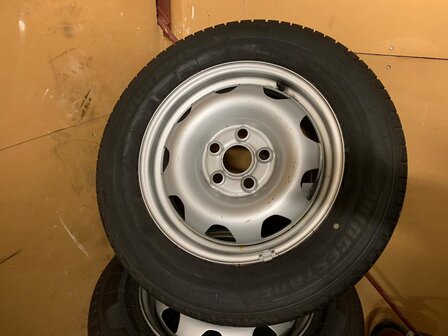 VW&nbsp;Transporter T5 T6 velg banden Zomerset 215/65/16&nbsp;7E0601027C