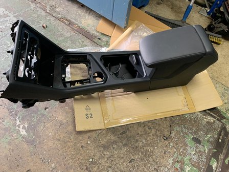 VW Tiguan 2016 tm 2022 5NB Midden Console arm leuning nieuw