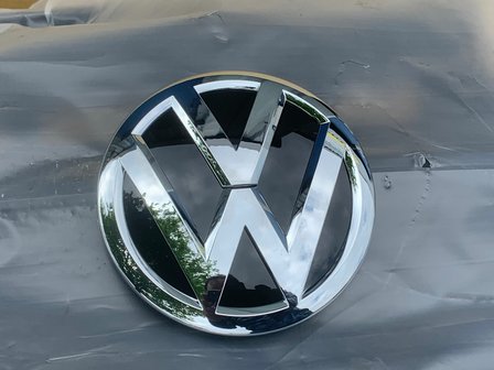 VW Tiguan Caddy 2015+ voor grill logo Nieuw 2K5853600