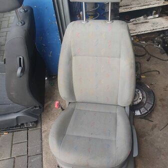 VW Caddy interieur stoel in hoogte stelbaar inca stof links 