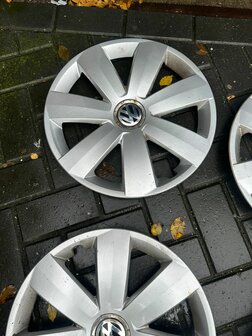 VW Vag  4x original wieldoppen 1T0601147E