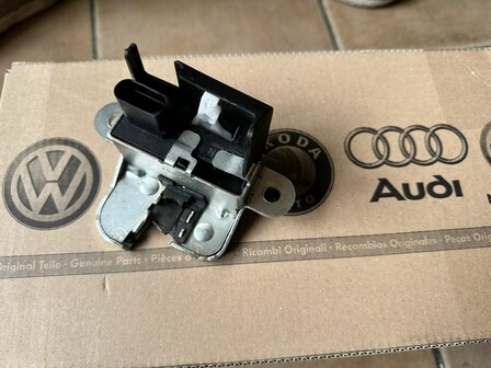 VW Golf 7 Achterklepslot nieuw orgineel