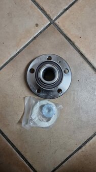 Polo 2G Wiellager voor 6C0407621 Nieuw 