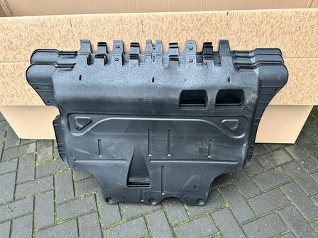 Tiguan Beschermplaat onder 5QF825236A 5QF825236C