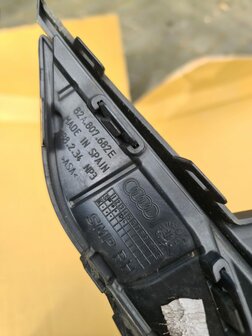  Audi A1 Bumper Rooster rechts 82A807682E