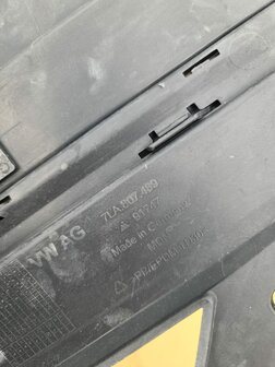 VW Transporter T6 Bumper rooster rechts zwart 7LA807490