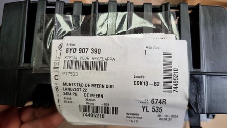 8Y0907390 Steun voor regelapparaten