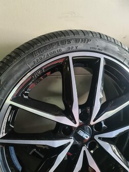 VW Golf 5 6 7 8 Velgen zomerset Nieuw 225/40/18&nbsp;92Y