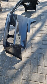 Audi A4 8W Voorbumper 4xPDC 8W0807437