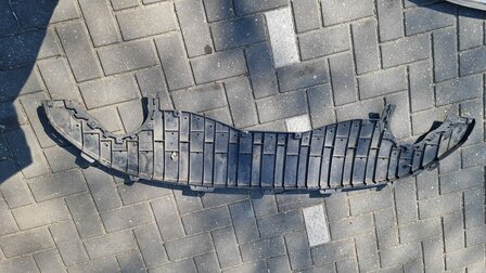 Skoda ENYAQ IV Voorbumper spoiler sluitdeel 5LA807611
