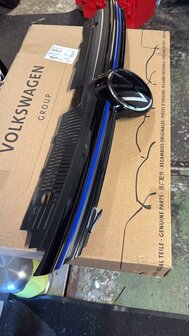 VW Golf 8 R R-Line Grille Hoogglans Zwart ACC Led 5H0853651