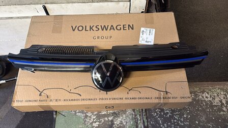 VW Golf 8 R R-Line Grille Hoogglans Zwart ACC Led 5H0853651