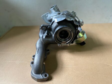 VW Golf 8 turbo met uitlaatspruitstuk 05E145701K