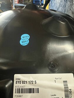 Audi A3 8Y wielkuip modderkuip rechts voor 8Y0821172S