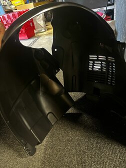 Audi A3 8Y wielkuip modderkuip rechts voor 8Y0821172S