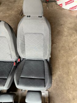 Volkswagen Golf 8 interieur in nieuw staat stoelverwarming