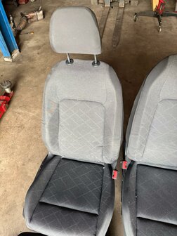 Volkswagen Golf 8 interieur in nieuw staat stoelverwarming