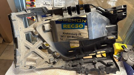 VW Golf 8 bumper houder rechts 5H0807724D