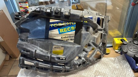 VW Golf 8 bumper houder rechts 5H0807724D