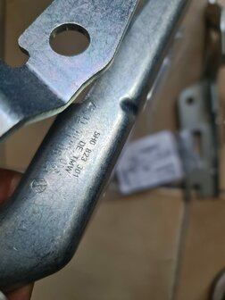 VW Golf 8 Motorkap links Scharnier 5H0823301