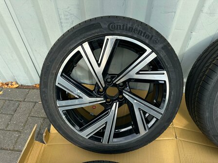 VW Polo R Line 2G Bergamo Look Velgen zomerset Conti Nieuw 215/45/17&nbsp;91W
