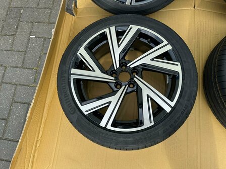 VW Polo R Line 2G Bergamo Look Velgen zomerset Conti Nieuw 215/45/17&nbsp;91W