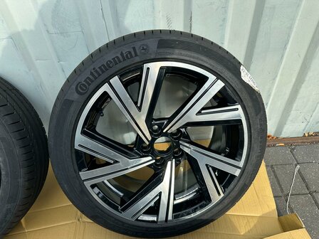 VW Polo R Line 2G Bergamo Look Velgen zomerset Conti Nieuw 215/45/17&nbsp;91W