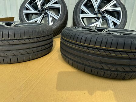 VW Polo R Line 2G Bergamo Look Velgen zomerset Conti Nieuw 215/45/17&nbsp;91W