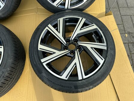 VW Polo R Line 2G Bergamo Look Velgen zomerset Conti Nieuw 215/45/17&nbsp;91W