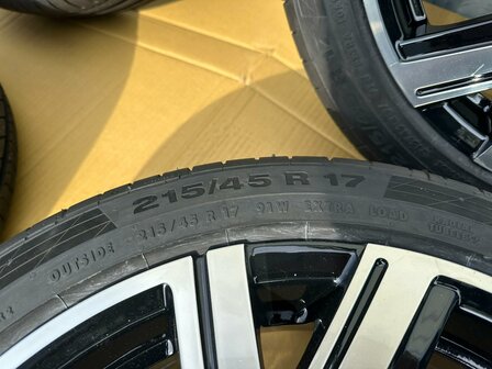 VW Polo R Line 2G Bergamo Look Velgen zomerset Conti Nieuw 215/45/17&nbsp;91W