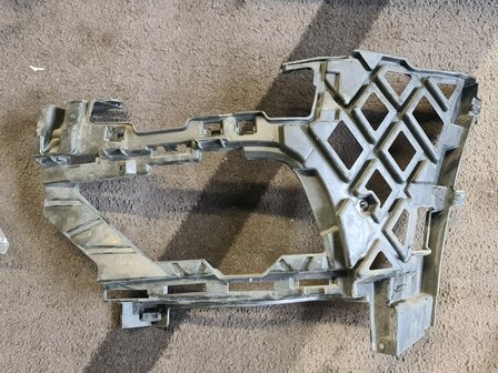 VW Tiguan bumper houder Links 5NA807723A