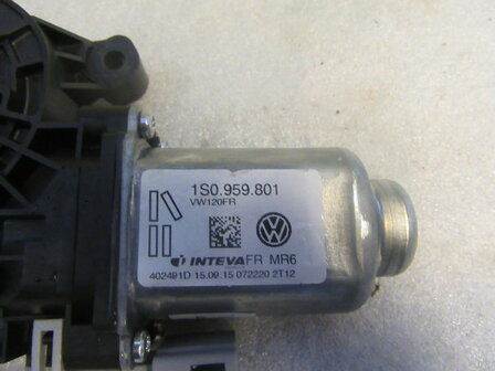 UP Ruitbedieningsmotor raammotor links voor 1S0959801
