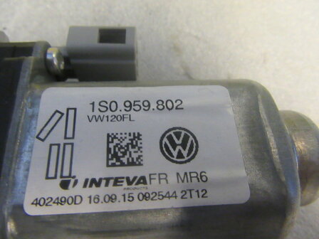 UP Ruitbedieningsmotor raammotor links voor 1S0959802