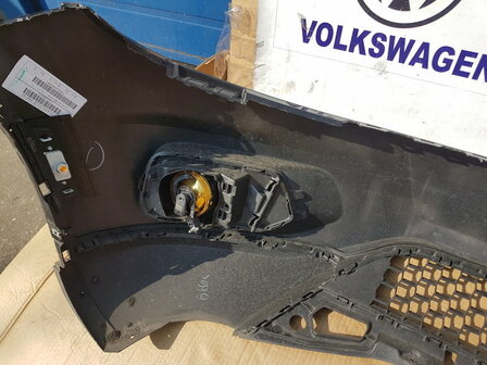 Tiguan voorbumper zwart metallix LC9X 5N0807221T