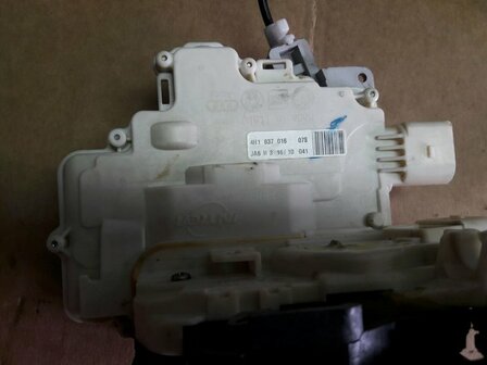 A8 2010>>Portierslot Rechts voor 4H1837016 4H1837016E