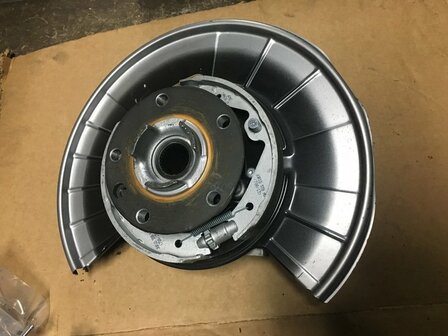 Touareg 7P Cayenne Wielnaaf achter Links 