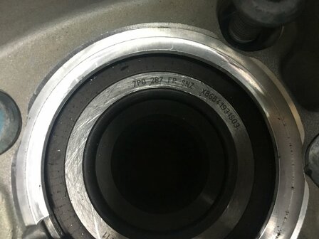 Touareg 7P Cayenne Wielnaaf achter Links 