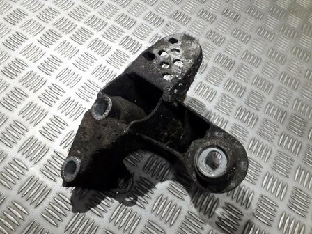 A4 B5 motorsteun 8D0199351H