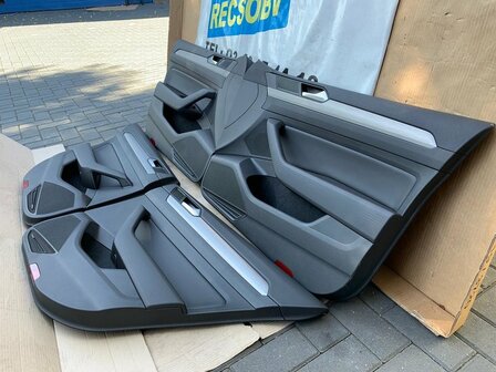 Passat B8 deurpaneel SET leer