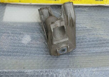 S8 motorsteun 4E0199307BR