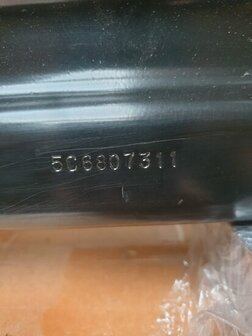 Bumperbalk achterzijde Jetta 5C6 5C6807311