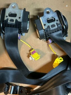 Polo 6R 6C links rechts voor gordel 6R4857706 B 6R4857705