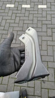 A1 8X spatschermsteun Rechts Voor 8X0821136A