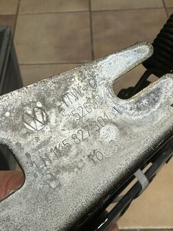 Jetta kofferbak Scharnier rechts en links 1K5821301A 1K5821301A