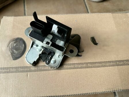 Polo 6R 6C Achterklepslot origineel