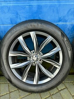 Tiguan Velg 18 inch set 5NN601025AD 5NN601025N