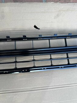 Geschikt voor Polo 2G R line midden grill hooglans zwart